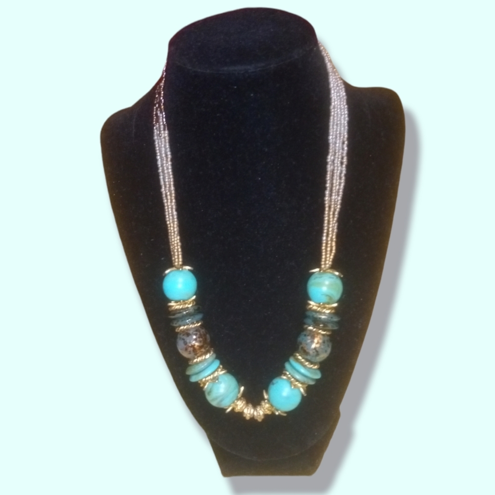 STATEMENT NECKLACE